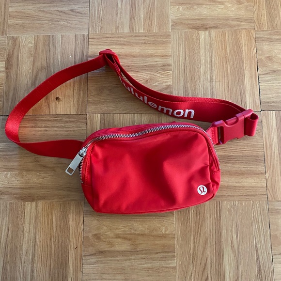 lululemon fanny pack
